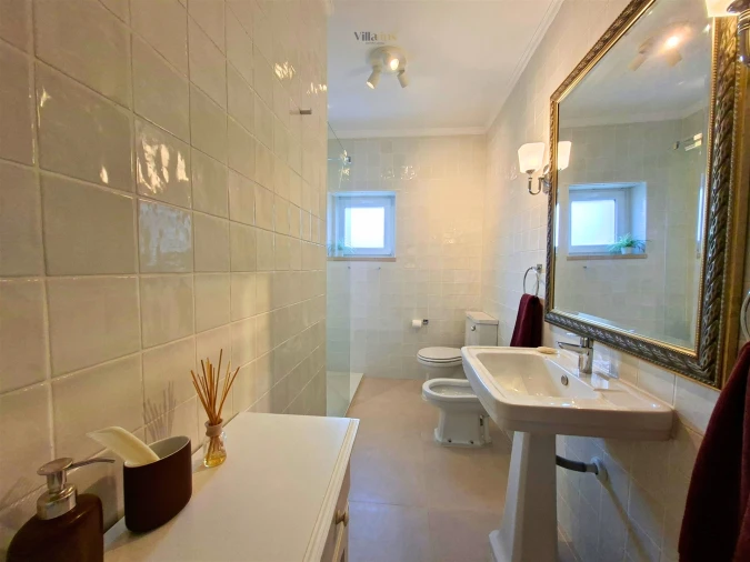 Moradia T5 para Venda em Casais e Alviobeira Foto 44