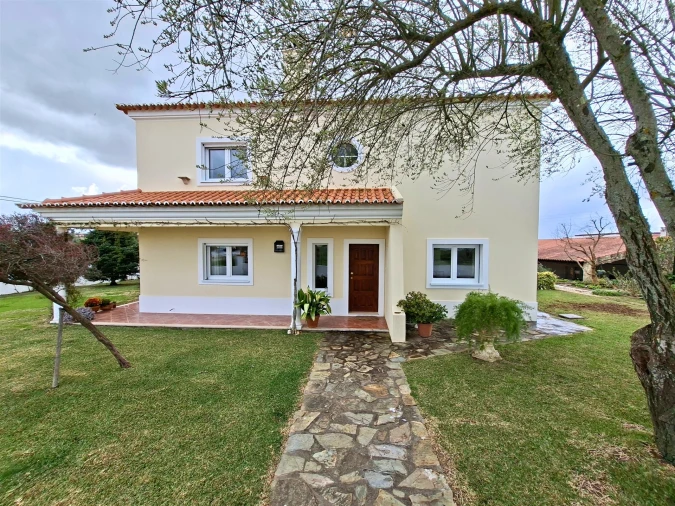 Moradia T5 para Venda em Casais e Alviobeira Foto 89