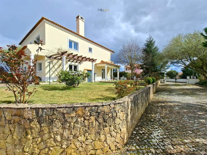 Moradia T5 para Venda em Casais e Alviobeira Foto 15