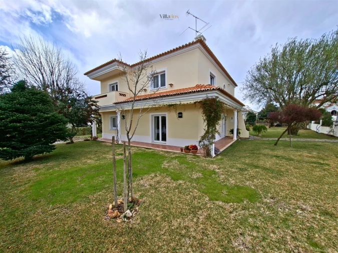 Moradia T5 para Venda em Casais e Alviobeira Foto 86