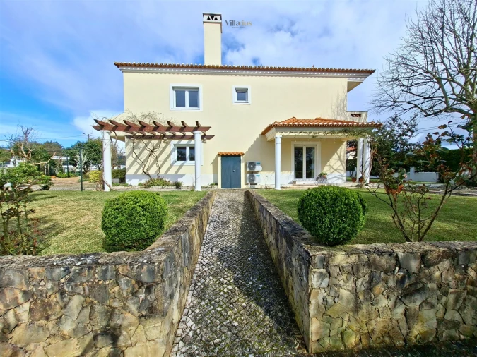 Moradia T5 para Venda em Casais e Alviobeira Foto 101