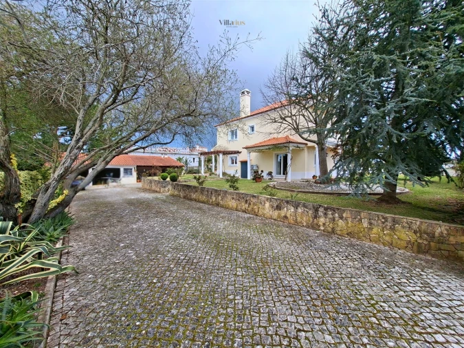 Moradia T5 para Venda em Casais e Alviobeira Foto 2