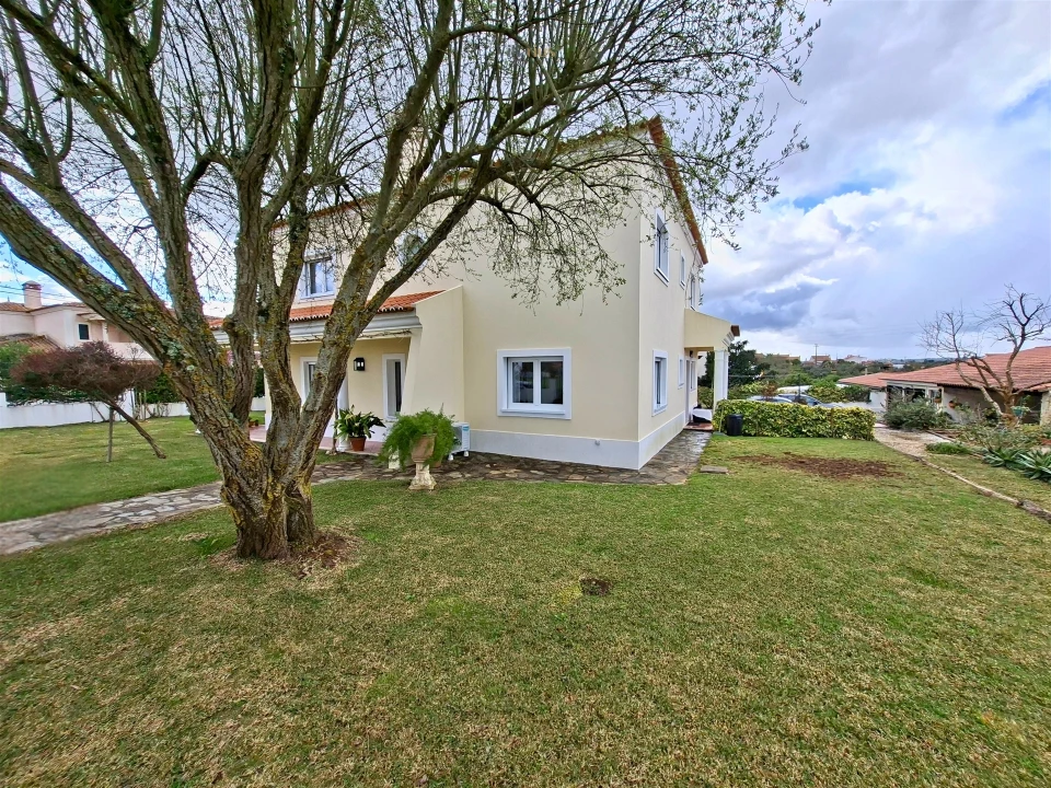 Moradia T5 para Venda em Casais e Alviobeira Foto 88