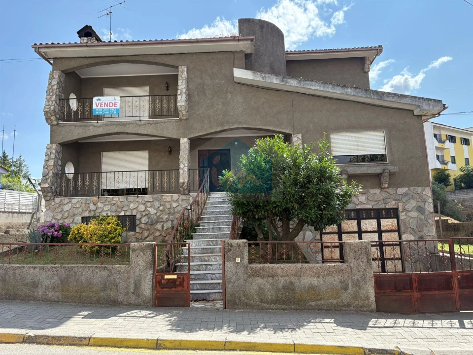 Moradia T4 para Venda em Mirandela Foto 1