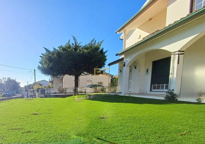 Moradia T5 para Venda em Tavarede Foto 3