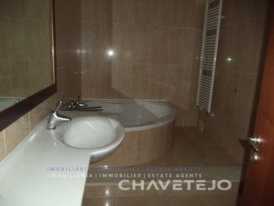 Moradia T3 para Venda em São João Baptista e Santa Maria dos Olivais Foto 12