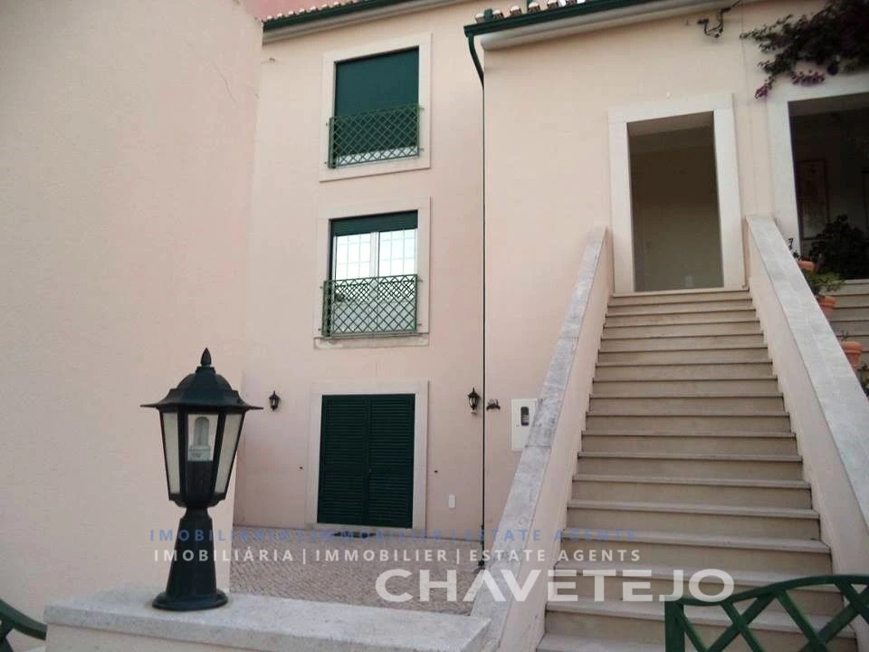 Moradia T3 para Venda em São João Baptista e Santa Maria dos Olivais Foto 1