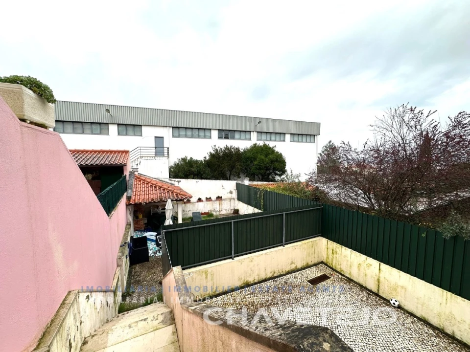 Moradia T3 para Venda em São João Baptista e Santa Maria dos Olivais Foto 2