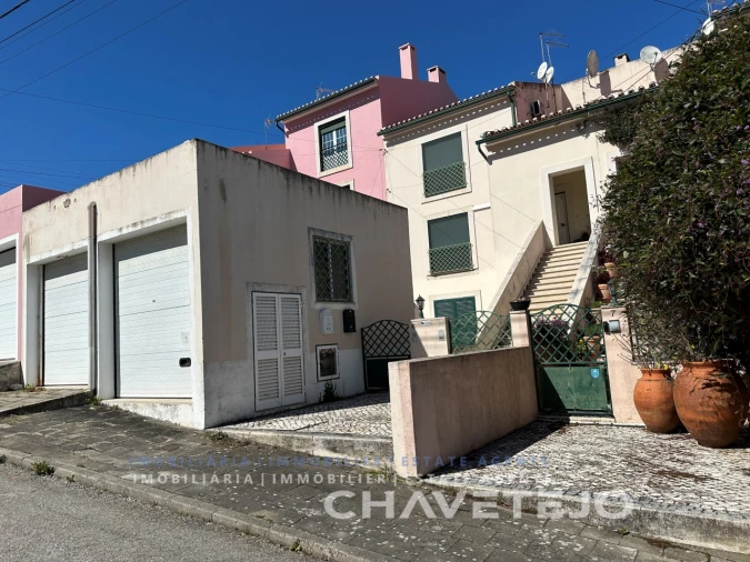 Moradia T3 para Venda em São João Baptista e Santa Maria dos Olivais Foto 1