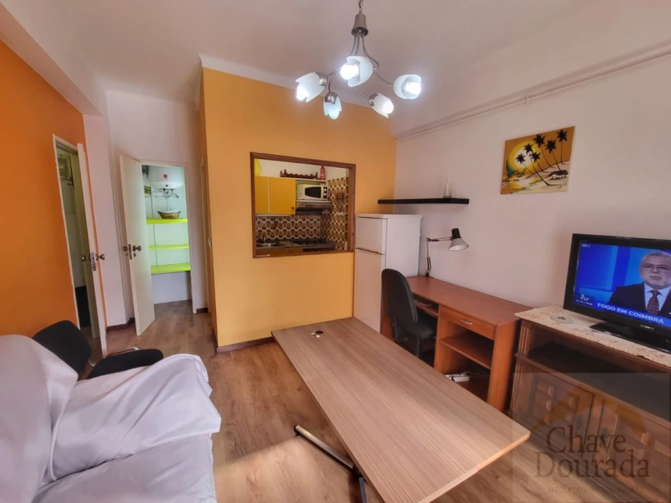 Apartamento T2 para Arrendamento em Santo Antonio dos Olivais Foto 1