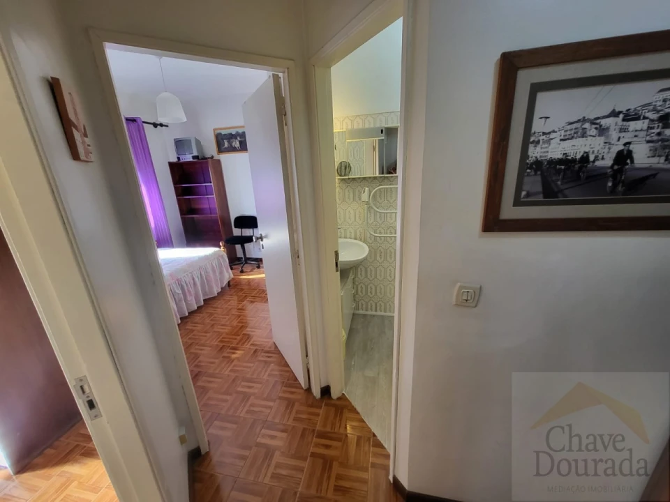 Apartamento T2 para Arrendamento em Santo Antonio dos Olivais Foto 11