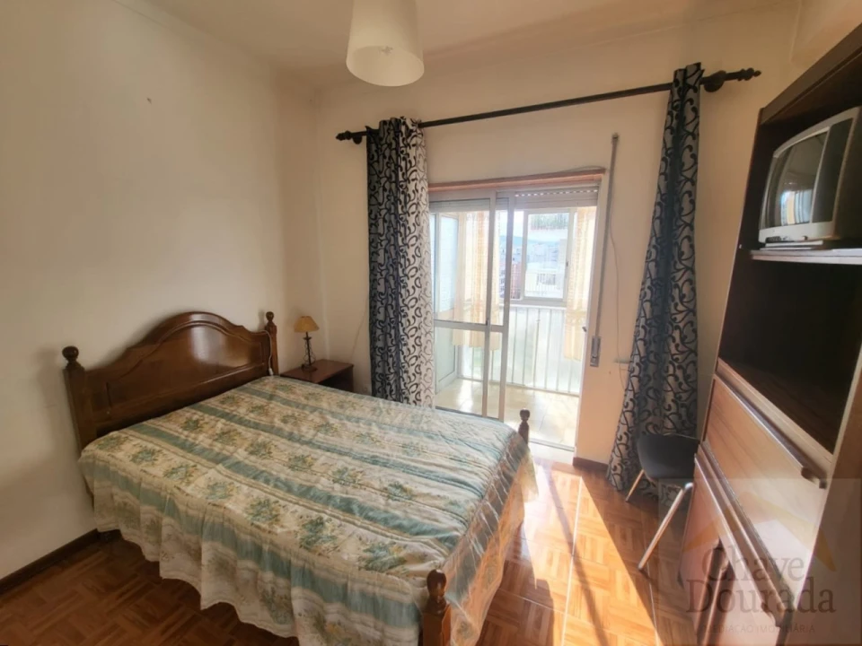 Apartamento T2 para Arrendamento em Santo Antonio dos Olivais Foto 13