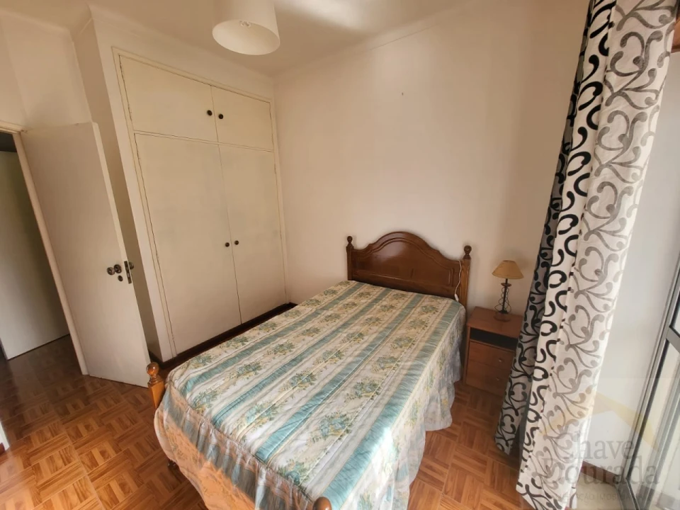 Apartamento T2 para Arrendamento em Santo Antonio dos Olivais Foto 16