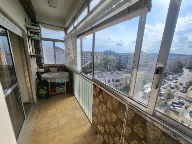 Apartamento T2 para Arrendamento em Santo Antonio dos Olivais Foto 3