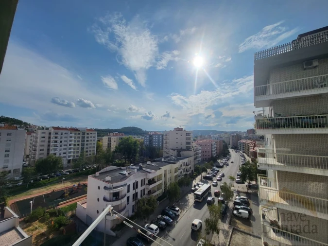 Apartamento T2 para Arrendamento em Santo Antonio dos Olivais Foto 4