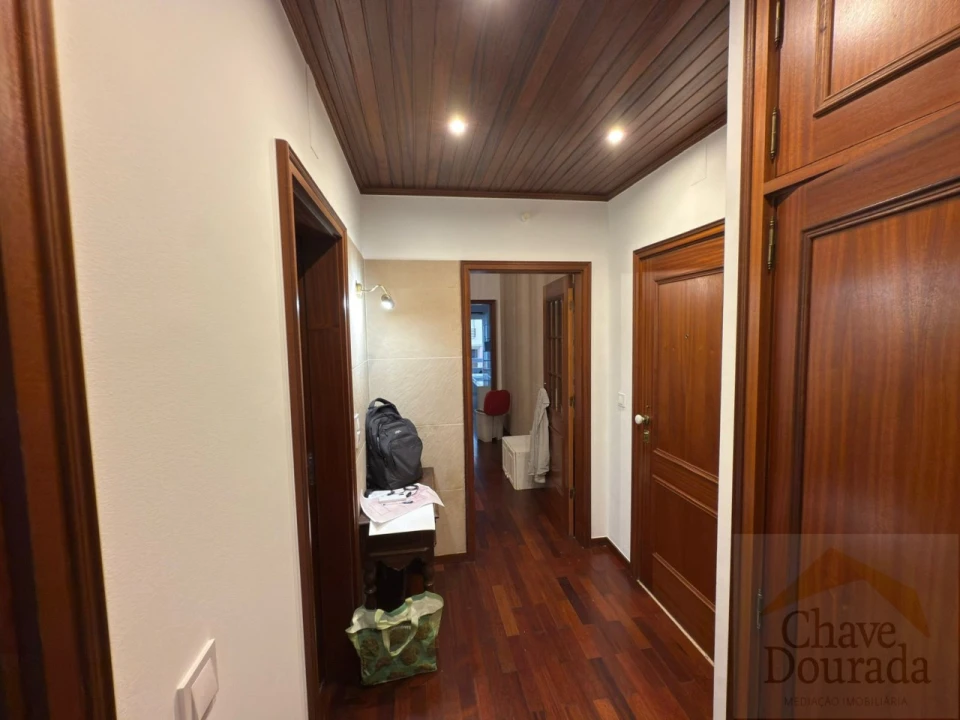 Apartamento T2 para Arrendamento em Santo Antonio dos Olivais Foto 5