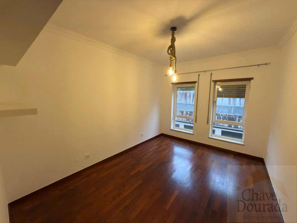 Apartamento T2 para Arrendamento em Santo Antonio dos Olivais Foto 7