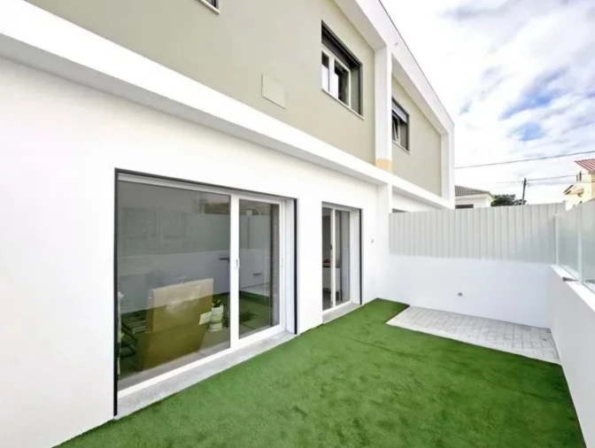 Moradia T4 para Venda em Fernao Ferro Foto 2