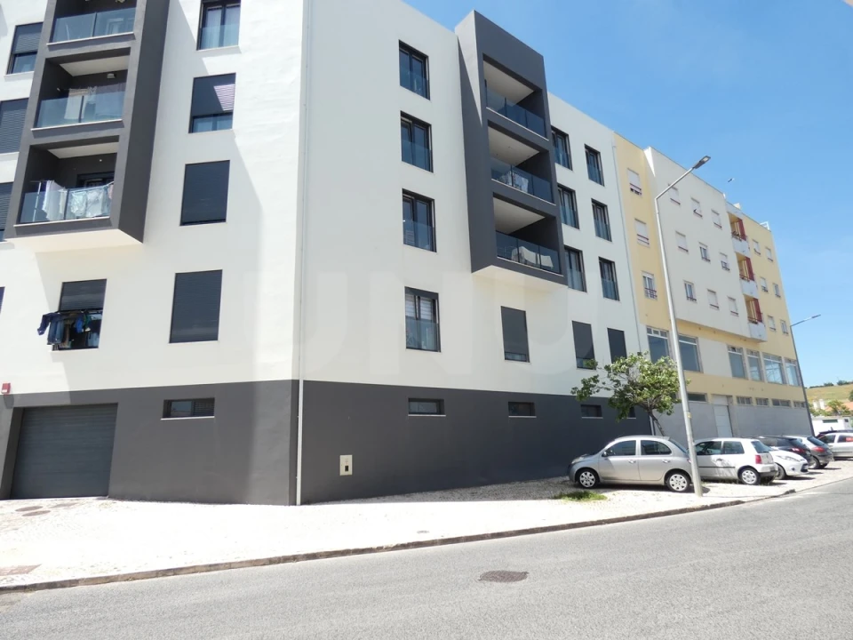 Apartamento T2 para Arrendamento em Santa Maria, São Pedro e Matacães Foto 1