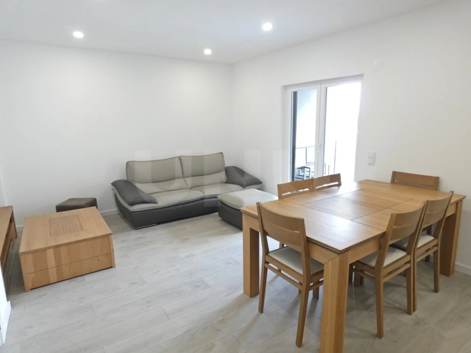 Apartamento T2 para Arrendamento em Santa Maria, São Pedro e Matacães Foto 2