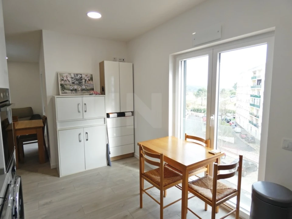 Apartamento T2 para Arrendamento em Santa Maria, São Pedro e Matacães Foto 8