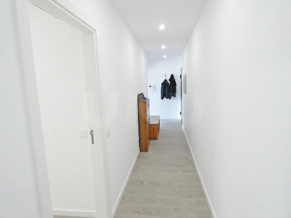 Apartamento T2 para Arrendamento em Santa Maria, São Pedro e Matacães Foto 9