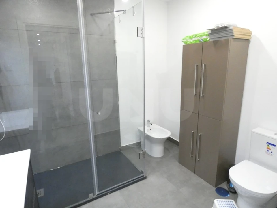 Apartamento T2 para Arrendamento em Santa Maria, São Pedro e Matacães Foto 14