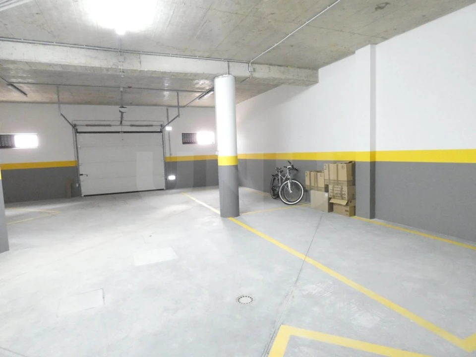 Apartamento T2 para Arrendamento em Santa Maria, São Pedro e Matacães Foto 17