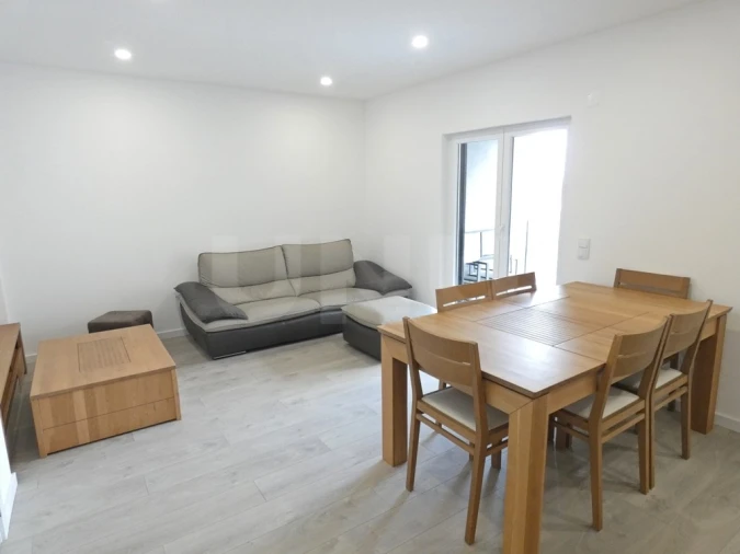 Apartamento T2 para Arrendamento em Santa Maria, São Pedro e Matacães Foto 2