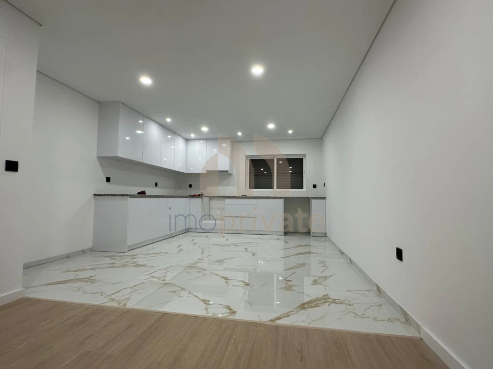 Apartamento T2 para Venda em Lustosa e Barrosas (Santo Estêvão) Foto 1