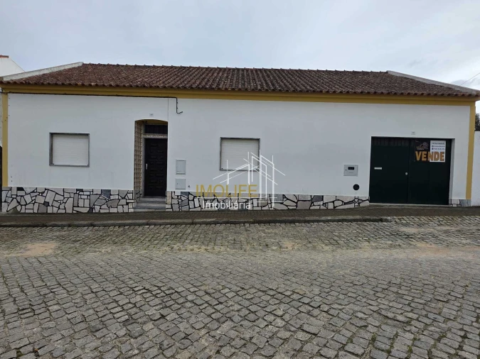 Moradia T3 para Venda em Mora Foto 1