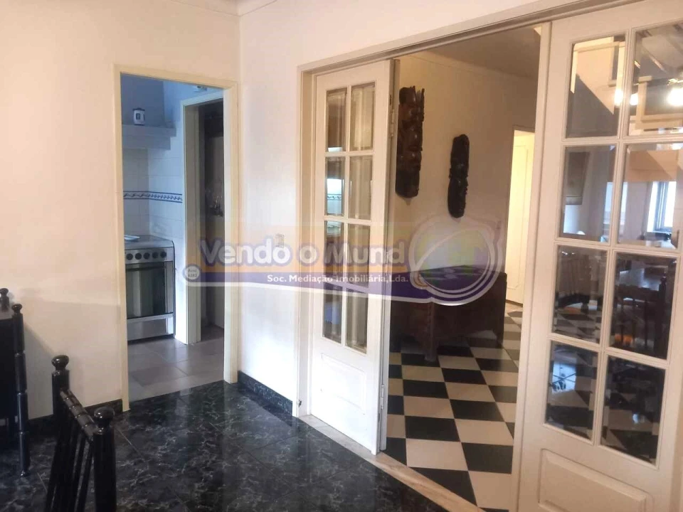 Apartamento T5 para Venda em Benavente Foto 1