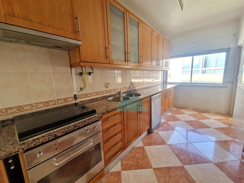 Apartamento T3 para Venda em Seixal, Arrentela e Aldeia de Paio Pires Foto 2