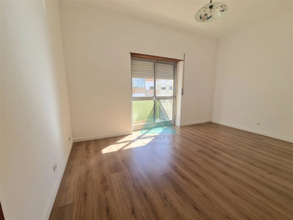 Apartamento T3 para Venda em Seixal, Arrentela e Aldeia de Paio Pires Foto 1