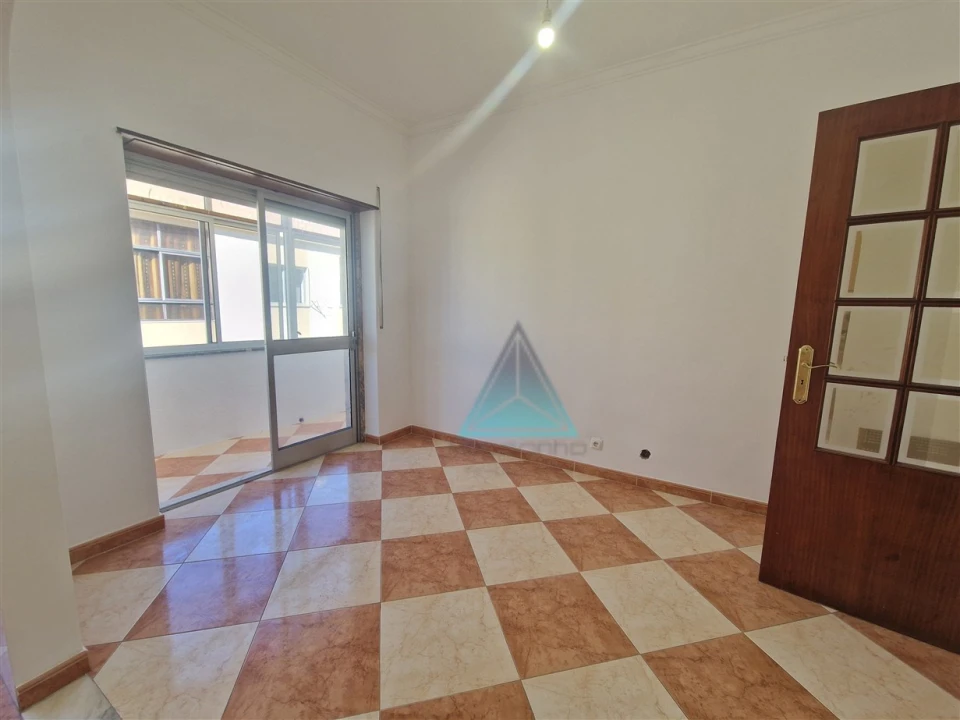 Apartamento T3 para Venda em Seixal, Arrentela e Aldeia de Paio Pires Foto 3