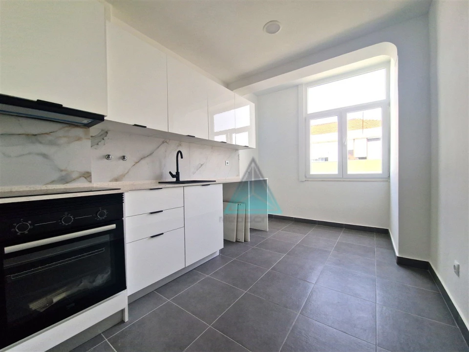 Apartamento T2 para Venda em Alto do Seixalinho, Santo André e Verderena Foto 1