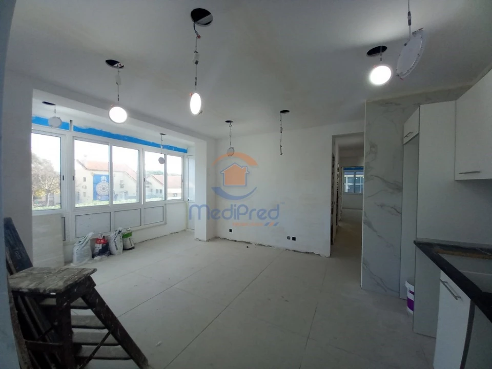 Apartamento T4 para Venda em Laranjeiro e Feijó Foto 4