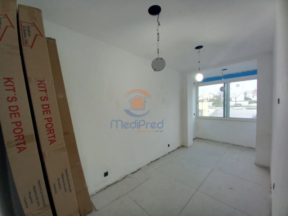 Apartamento T4 para Venda em Laranjeiro e Feijó Foto 16