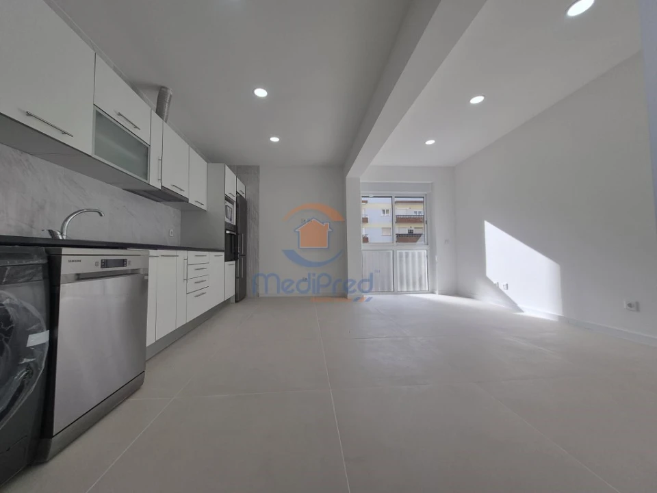 Apartamento T2 para Venda em Laranjeiro e Feijó Foto 2