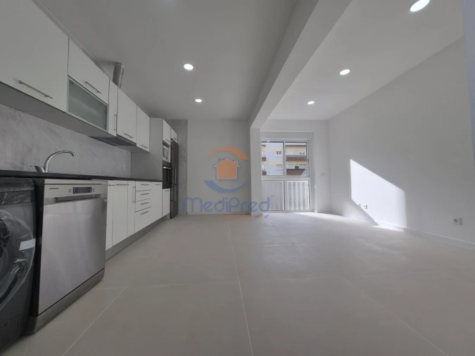 Apartamento T2 para Venda em Laranjeiro e Feijó Foto 2