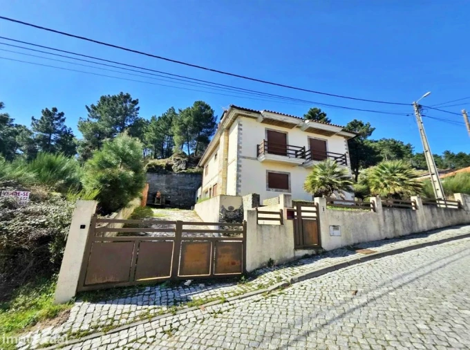 Moradia T3 para Venda em Alijo Foto 2