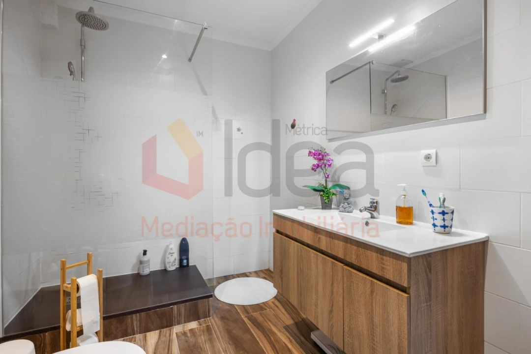 Moradia T4 para Venda em Barcarena Foto 38