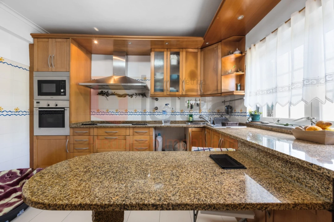 Moradia T4 para Venda em Barcarena Foto 11