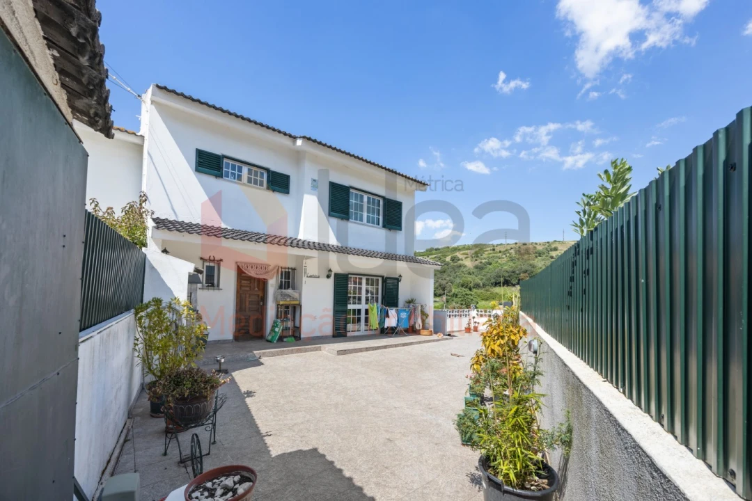 Moradia T4 para Venda em Barcarena Foto 8