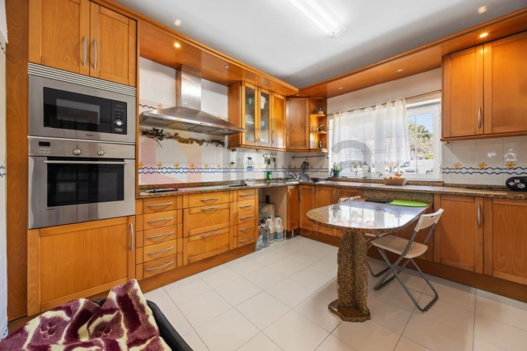 Moradia T4 para Venda em Barcarena Foto 13