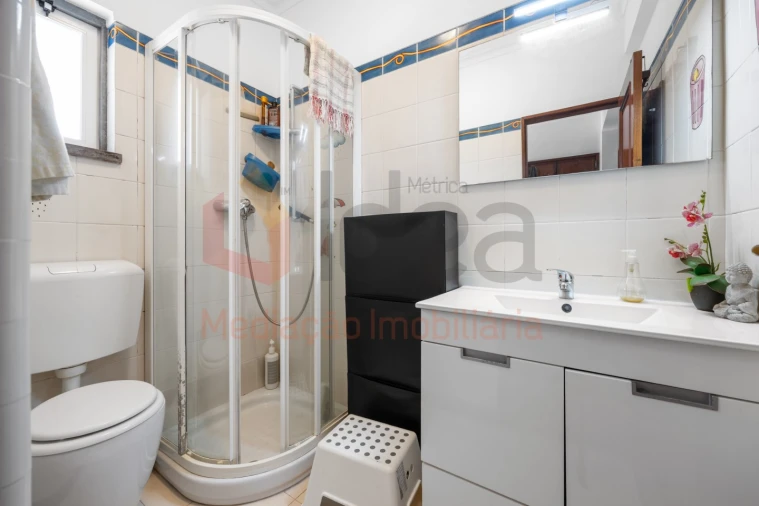 Moradia T4 para Venda em Barcarena Foto 16