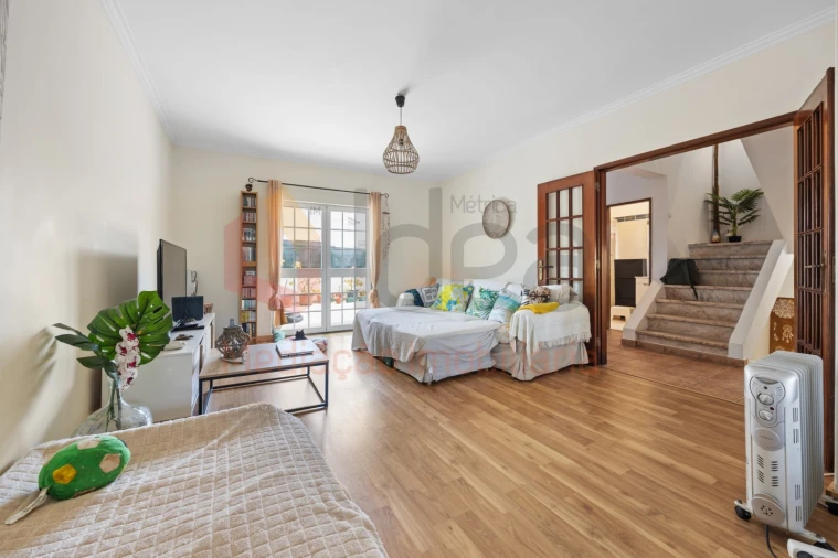 Moradia T4 para Venda em Barcarena Foto 3