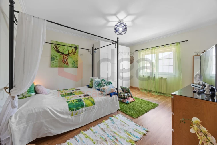 Moradia T4 para Venda em Barcarena Foto 18