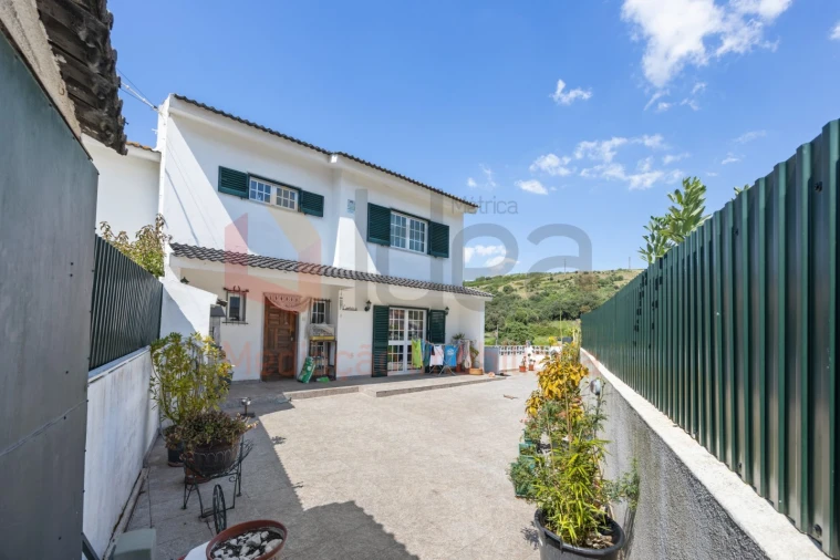 Moradia T4 para Venda em Barcarena Foto 8