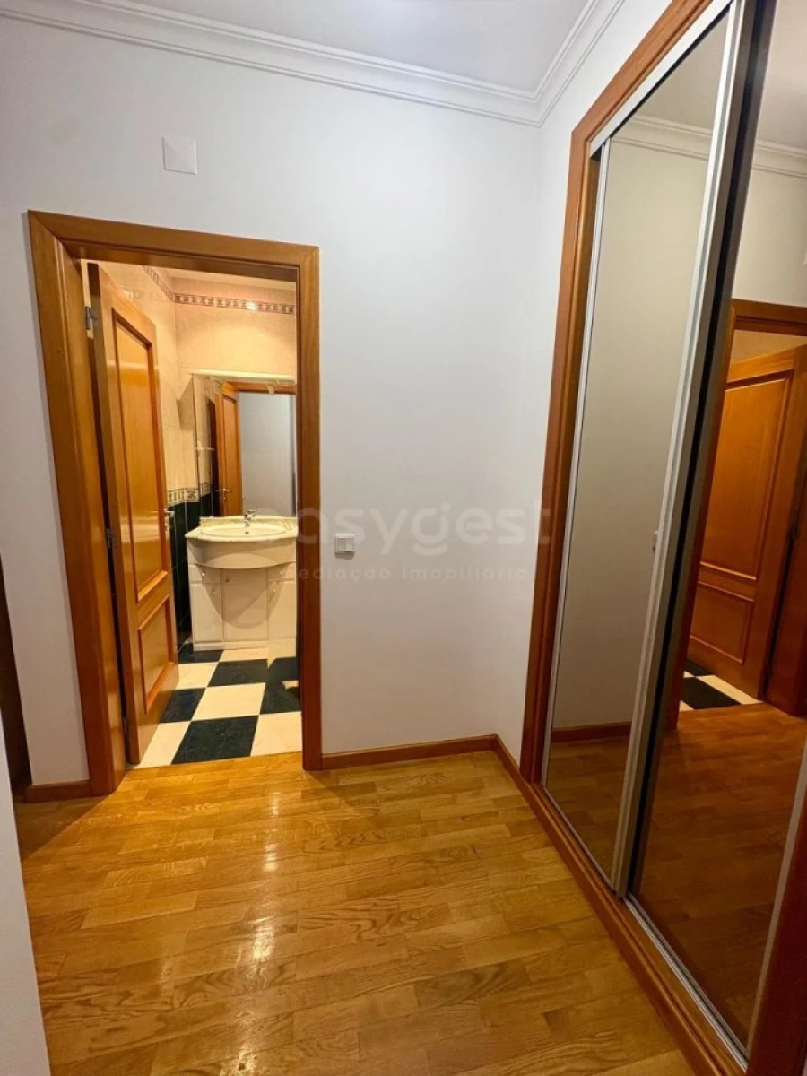 Apartamento T3 para Arrendamento em Santa Clara e Castelo Viegas Foto 3